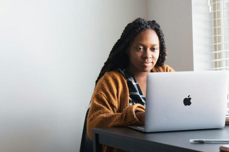 Bio-Adaptive Seating in Remote Workspaces: A Nomad’s Clinical Strategy